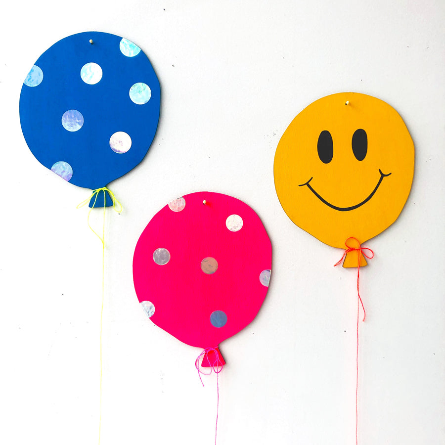 BALLOON WALL CHARM