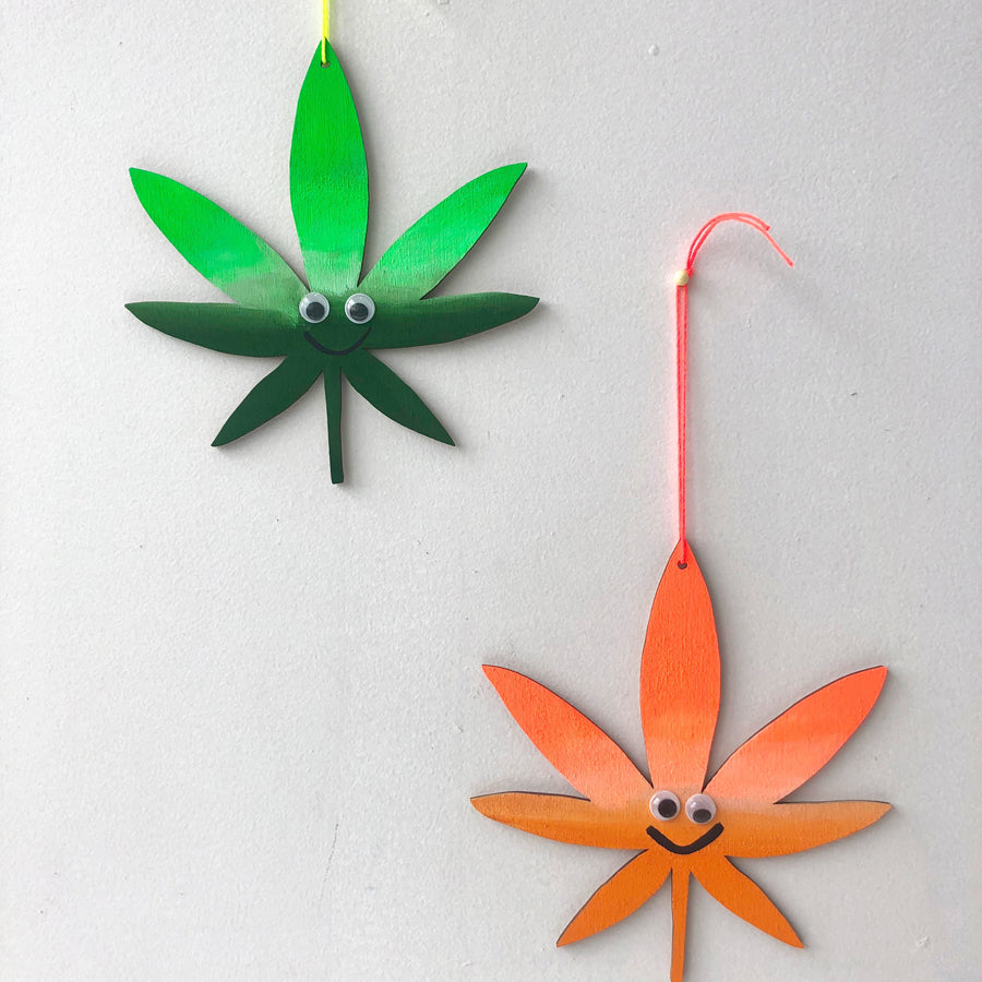 BEST BUDS - WALL CHARM