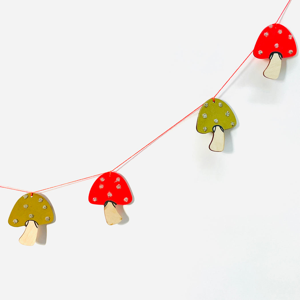 GARLAND - MUSHROOM
