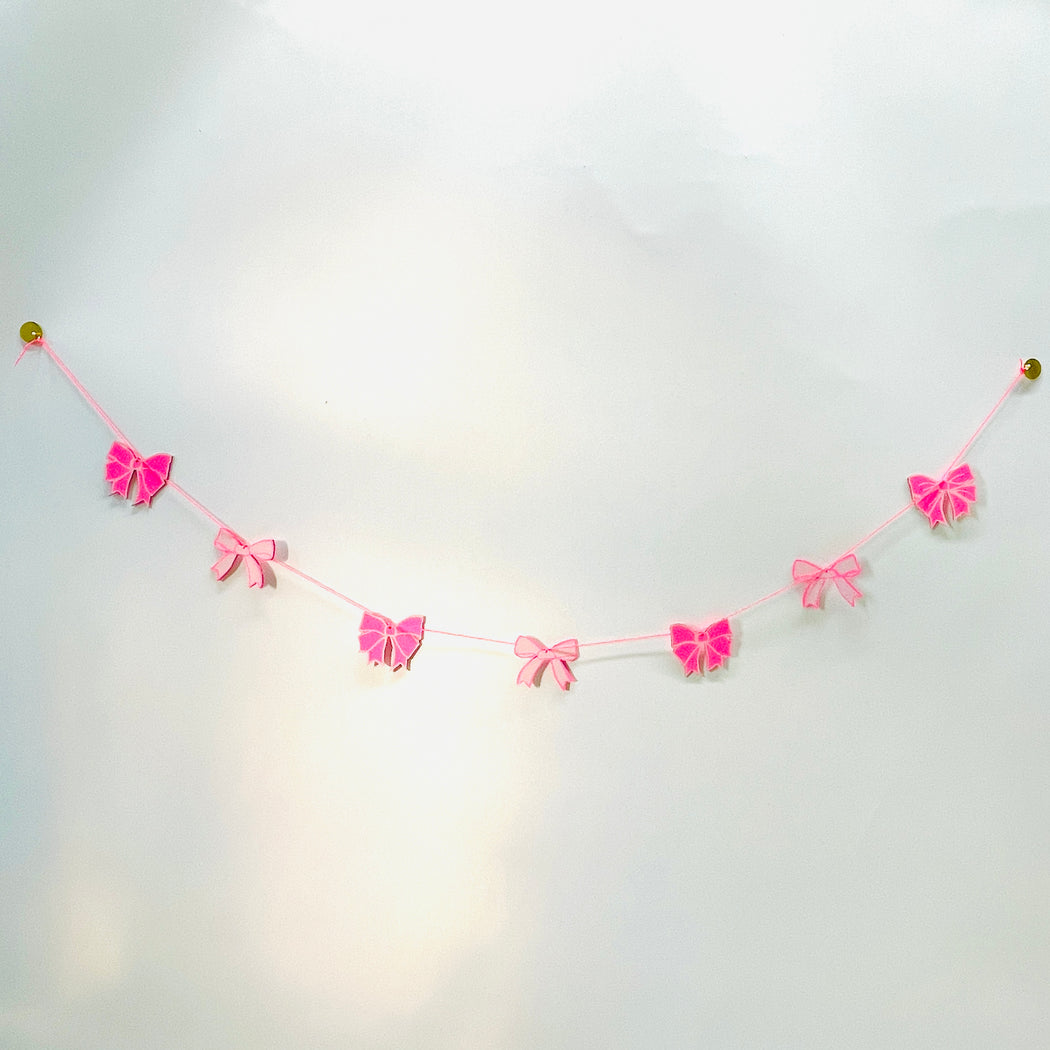 RIBBON GARLAND